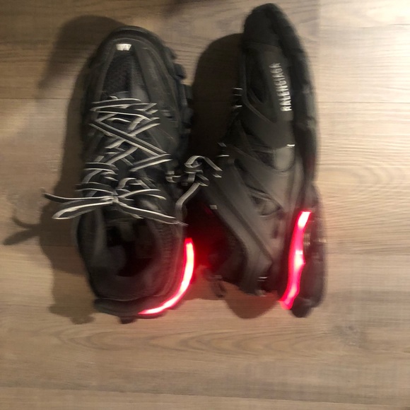 balenciaga tracks leds size 10 triple blacks - Picture 1 of 7